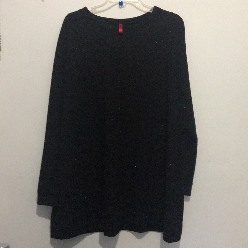 548 Black long sleeved shirt